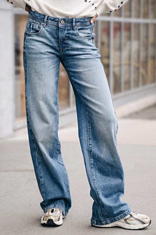 Wash Stretchy Mid Waist Straight Leg Jeans
